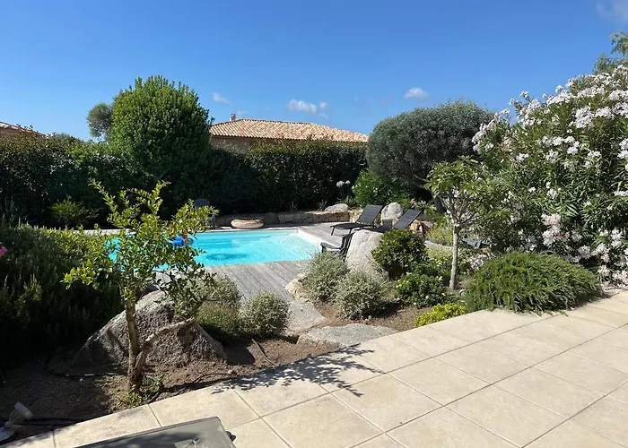 فيلة Filao Lucie De Porto Vecchio سانت لوسي دي بورتو فيشيو